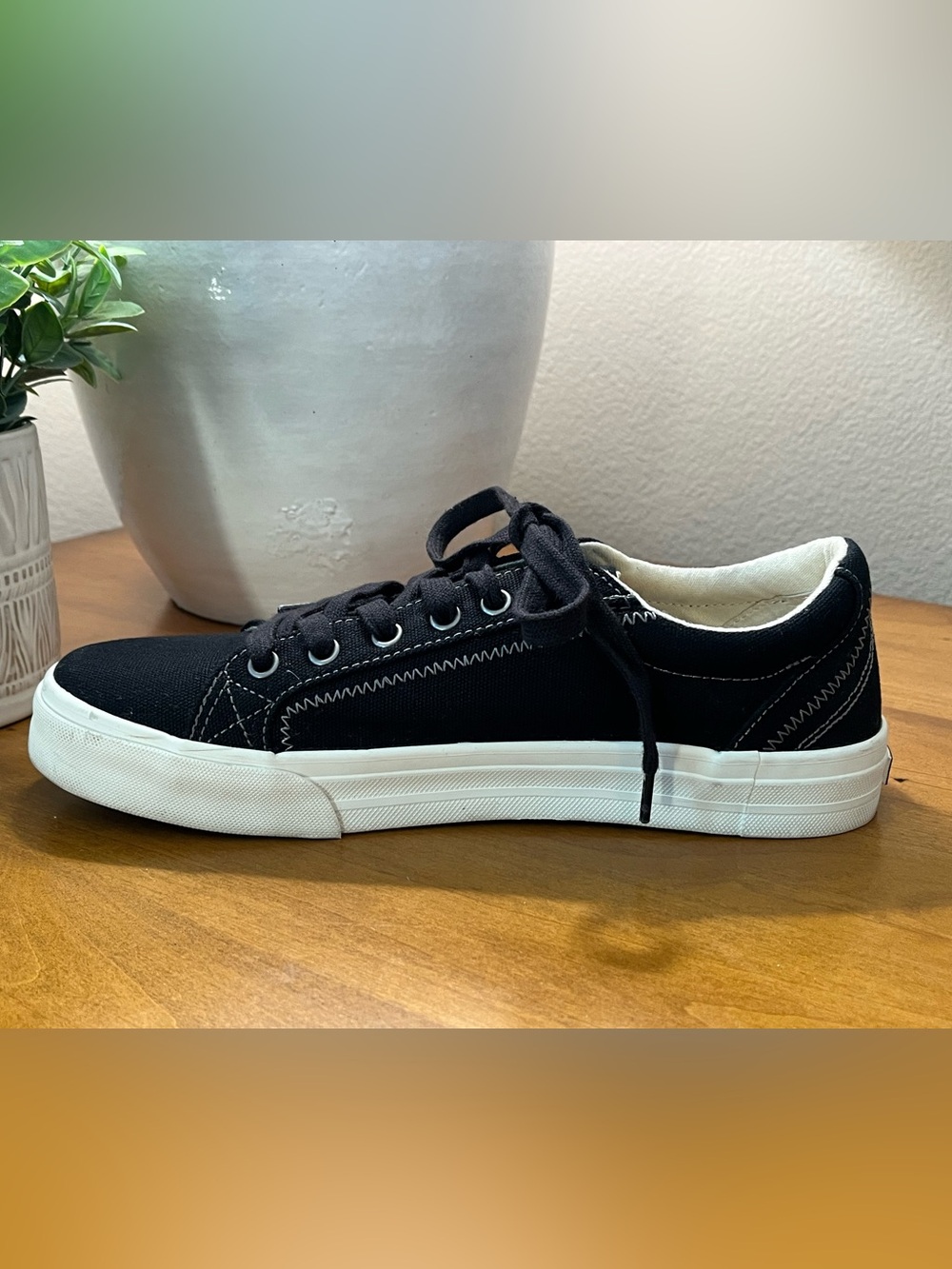 Taos Footwear Plim Soul Black Canvas Sneakers • Size 9 • EUC - Picture 6 of 10